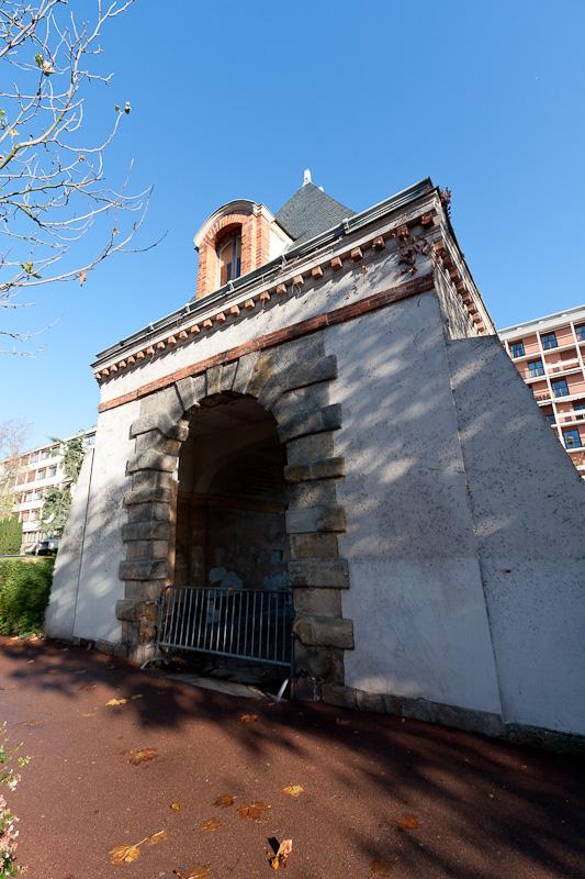 Chilly-Mazarin - Immobilier - CENTURY 21 Agence du Centre - Porte cochère et pavillon_château de Bel Abord