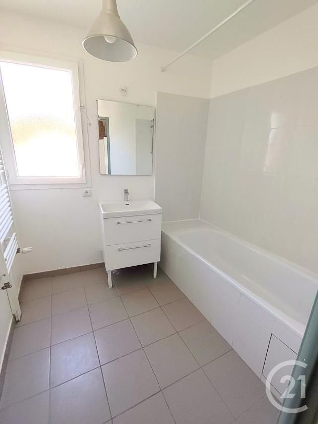 Appartement F3 à vendre - 3 pièces - 57.52 m2 - MONTREUIL - 93 - ILE-DE-FRANCE - Century 21 Agence Du Centre